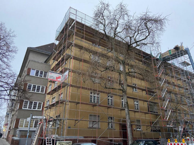 Kranfahrzeug von Schmidt Gerüstbau Berlin